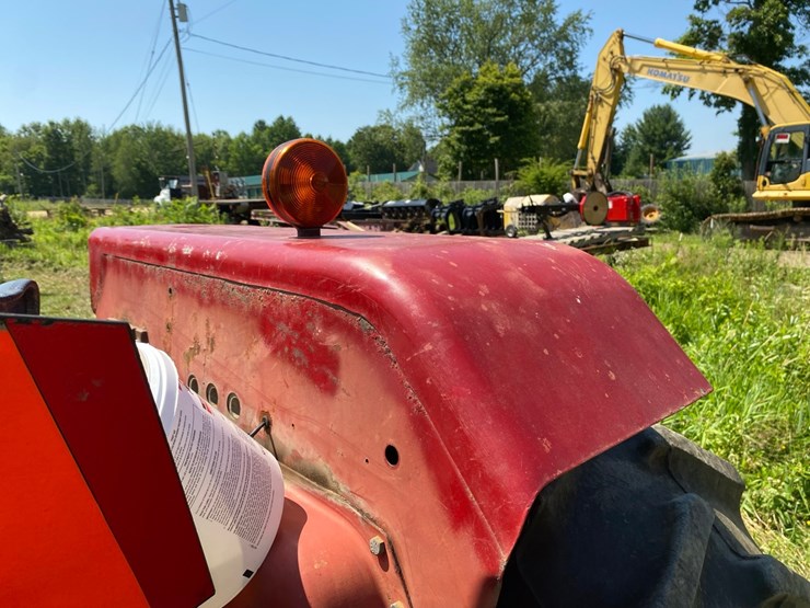 case-ih-695-2-wd-tractor-image-32