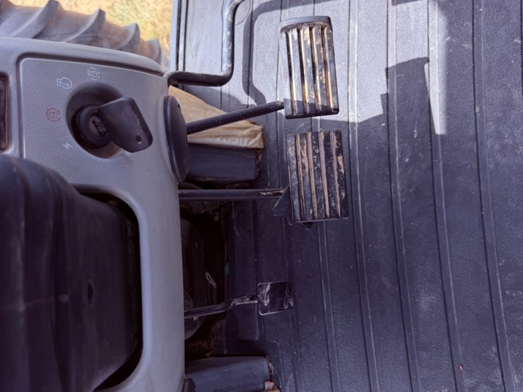 2015-new-holland-t8.350-image-63