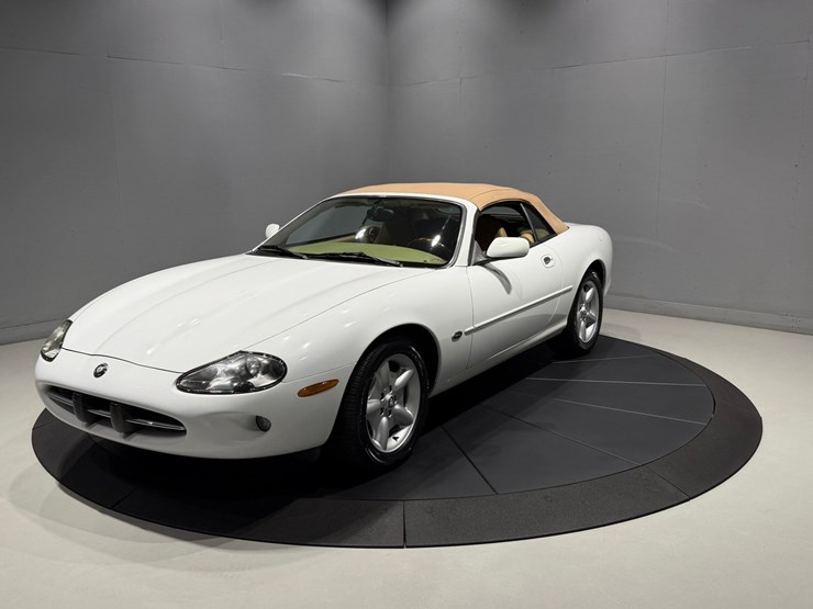 #1516-•-1997-jaguar-xk8-convertible-image-16