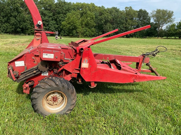 case-ih-881-forage-harvester-image-4