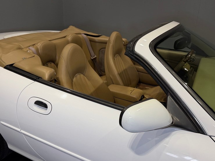 #1516-•-1997-jaguar-xk8-convertible-image-30