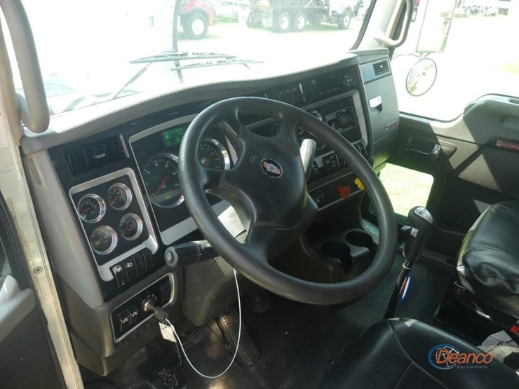 2015-kenworth-t800-image-16