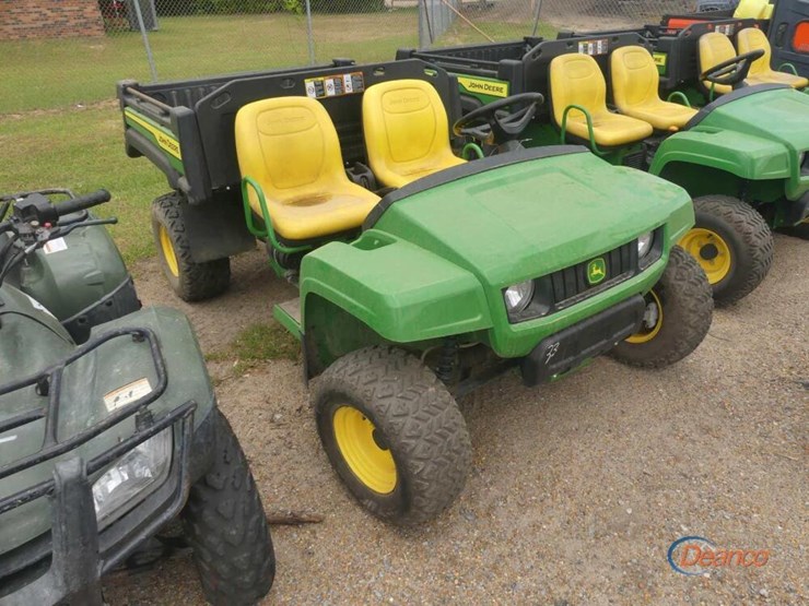 2024-john-deere-gator-image-1