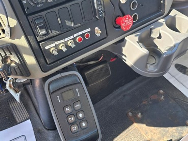2011-international-durastar-4300-image-31
