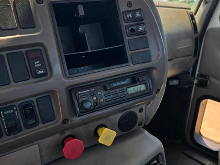 2003-mack-ch612-image-30