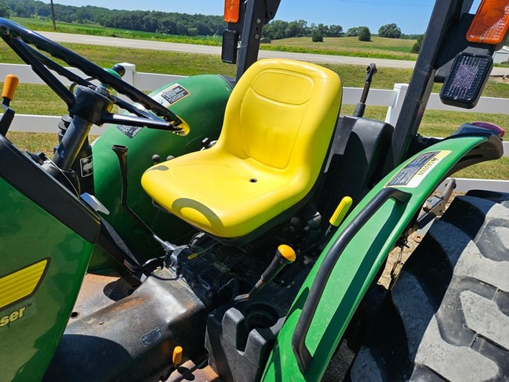 john-deere-5205-image-40