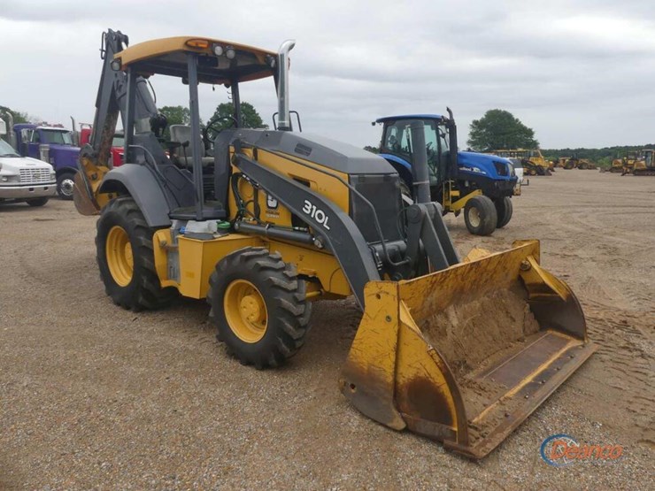 2019-deere-310l-image-1