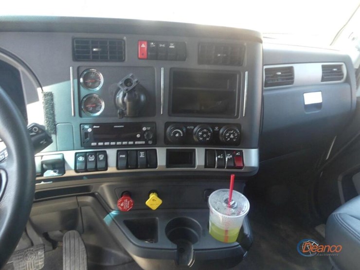 2022-kenworth-t680-image-18