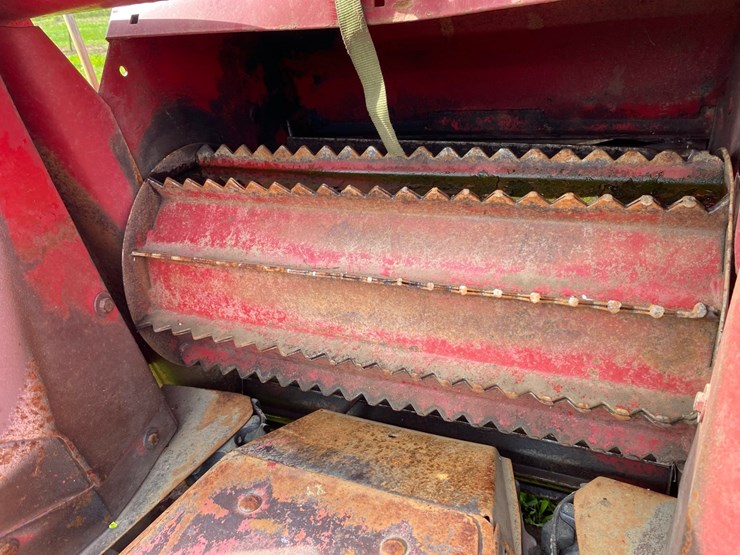 case-ih-881-forage-harvester-image-16