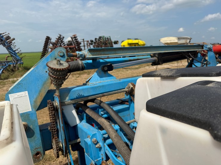 #51909-•-monosem-12-twin-row-38"-center-planter-05a116-inv#51909-image-89