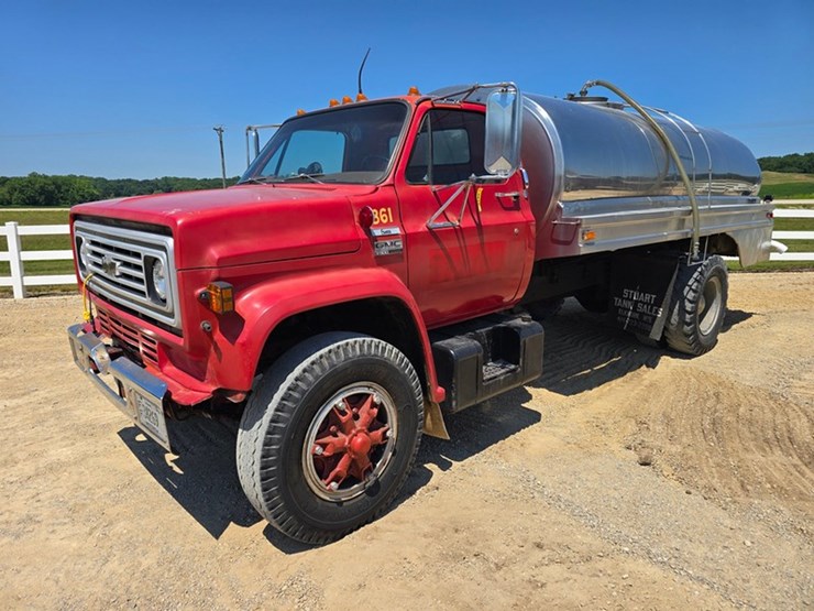 gmc-sierra-6500-image-1