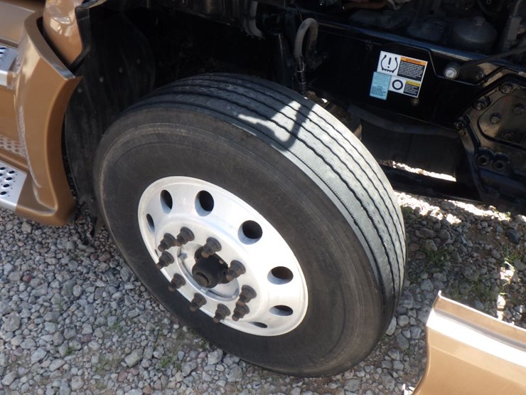 2022-kenworth-t680-image-25
