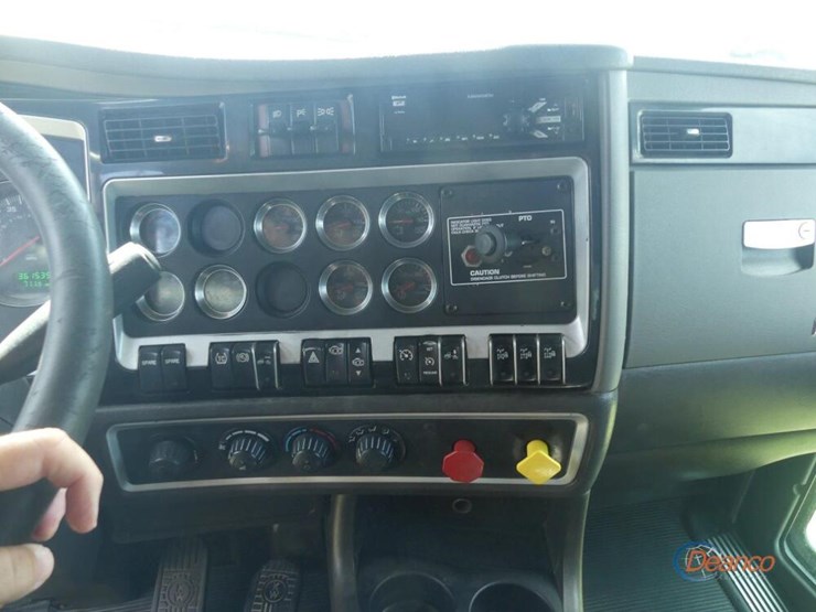 2015-kenworth-t800-image-18