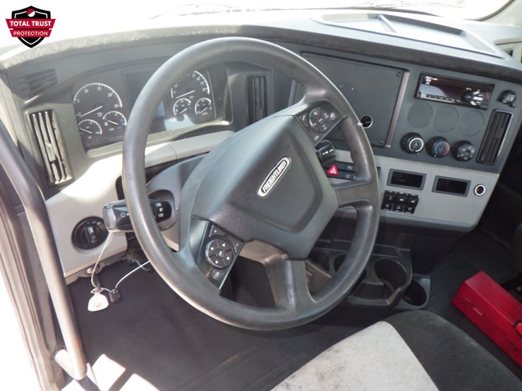 2020-freightliner-cascadia-126-image-15
