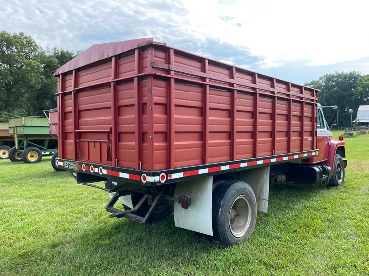 ih-1700-grain-truck-image-6