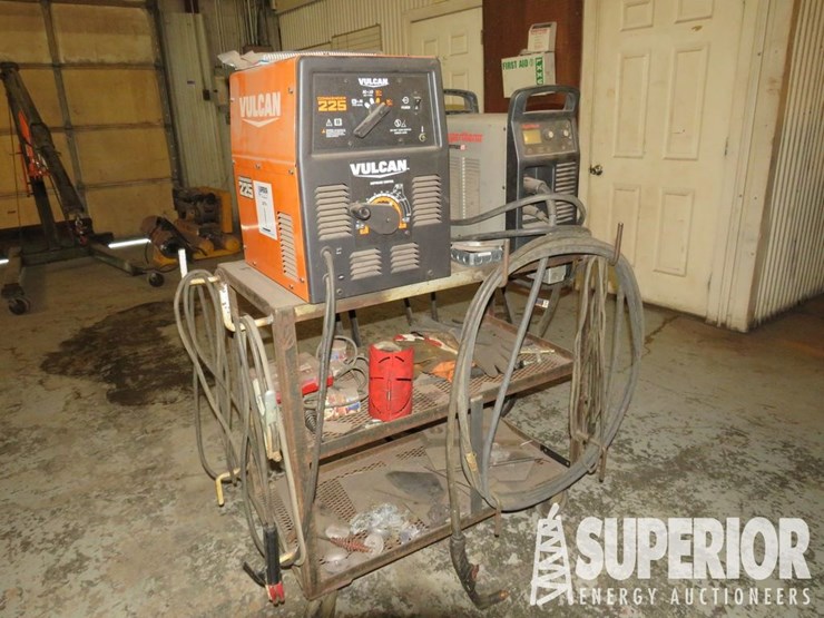 vulcan-commander-225-ac/dc-stick-welder-image-1