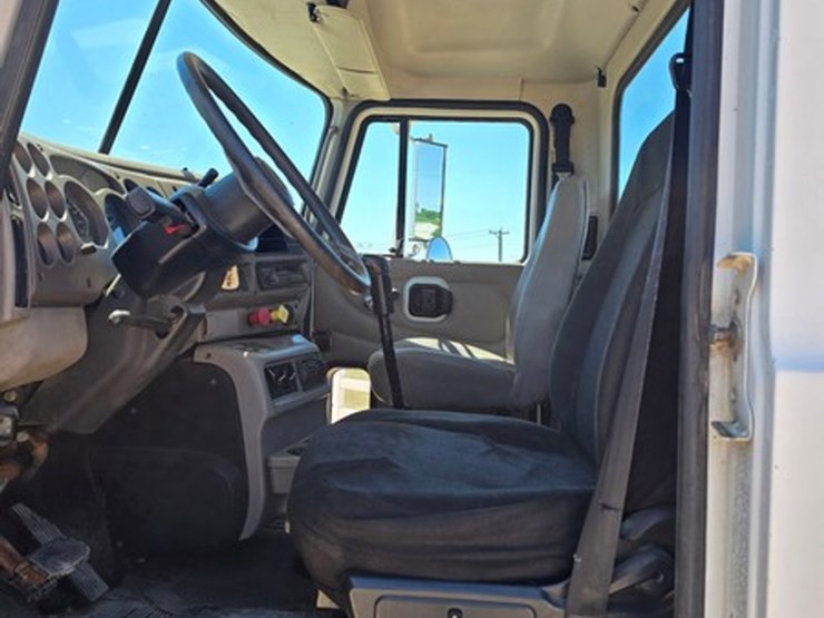2003-mack-ch612-image-22