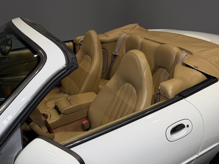 #1516-•-1997-jaguar-xk8-convertible-image-26