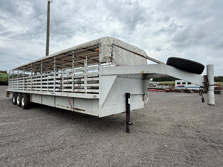 #58-•-34'-gooseneck-stock-trailer-image-1