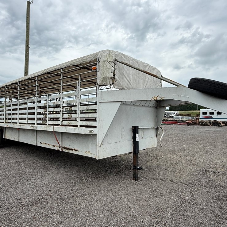 #58 • 34' GOOSENECK STOCK TRAILER