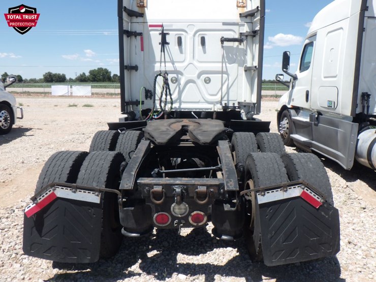 2020-freightliner-cascadia-116-image-9