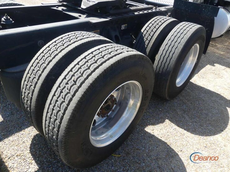 2022-kenworth-t680-image-8