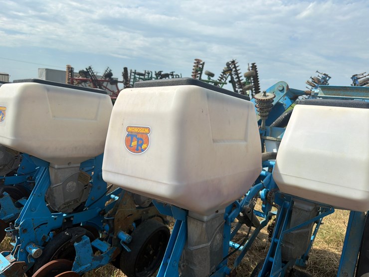 #51909-•-monosem-12-twin-row-38"-center-planter-05a116-inv#51909-image-85