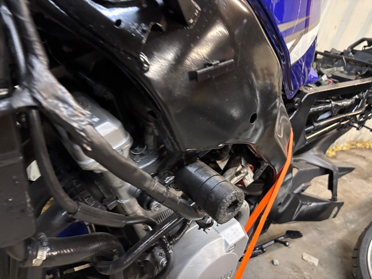 #402-•-yamaha-r1-for-parts/-repairs-image-9