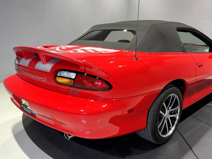 #1517-•-2002-chevrolet-camaro-ss-image-32