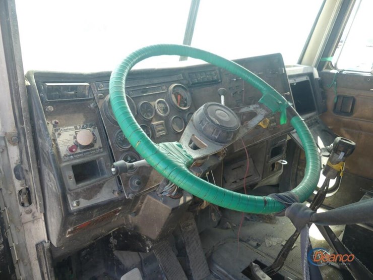 1990-peterbilt-378-image-14