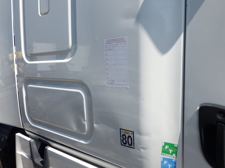 2016-freightliner-cascadia-113-image-8