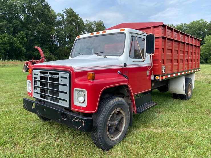 ih-1700-grain-truck-image-3