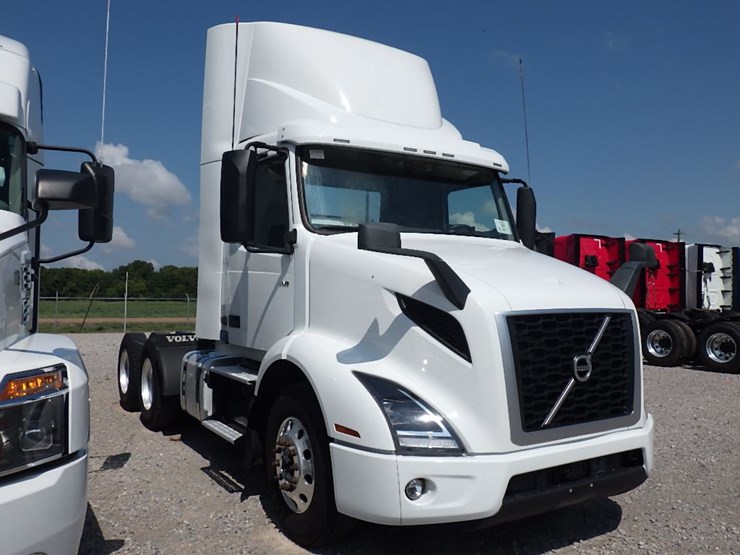 2021-volvo-vnr300-image-3