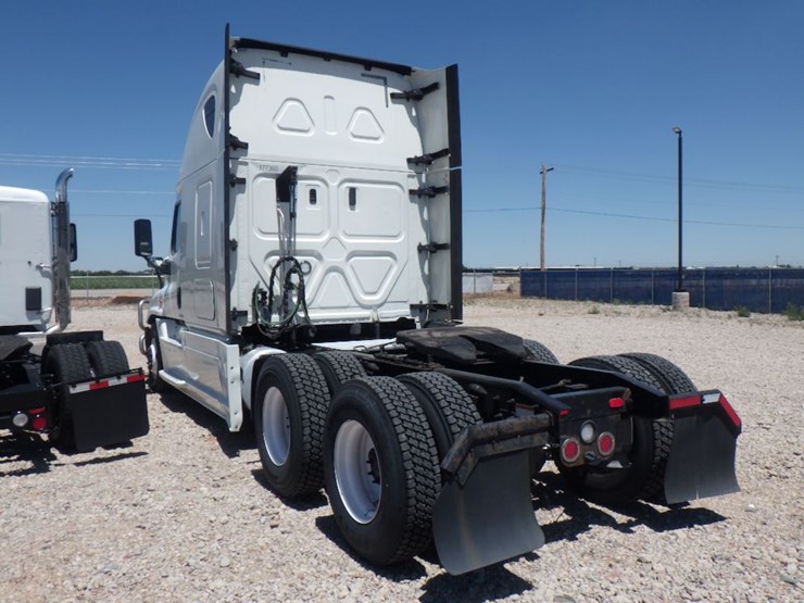2018-freightliner-cascadia-125-evolution-image-13