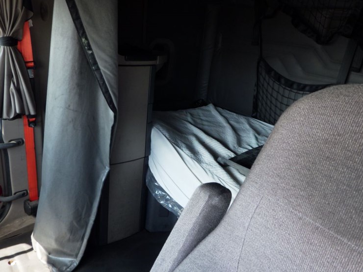 2016-freightliner-cascadia-113-image-26