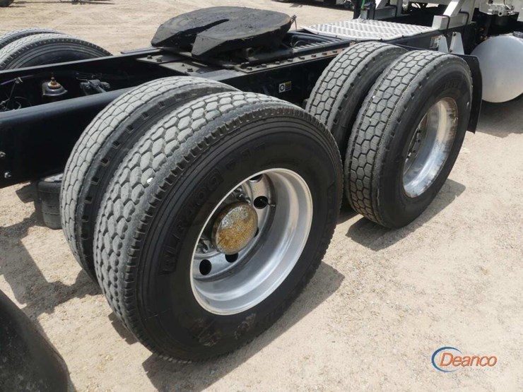 2022-kenworth-t680-image-8