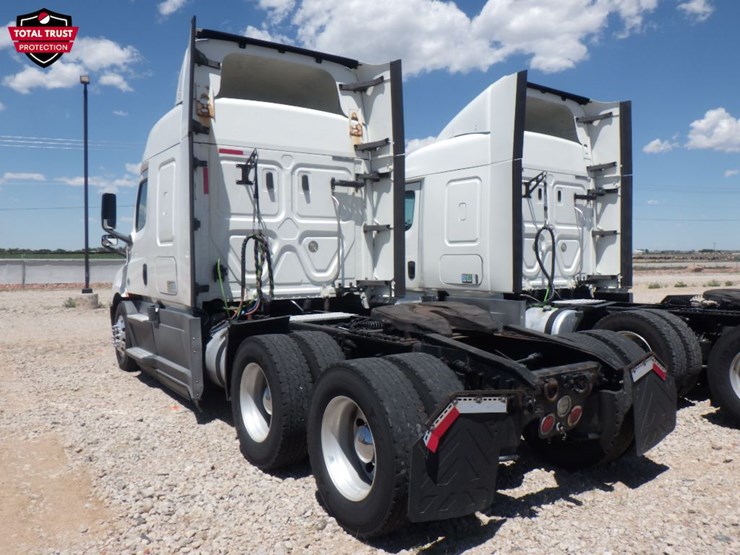 2020-freightliner-cascadia-116-image-12