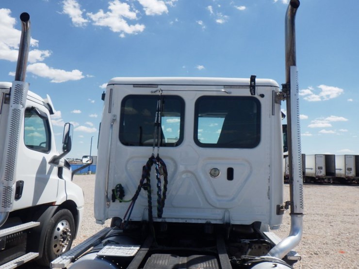 2018-freightliner-cascadia-116-image-8