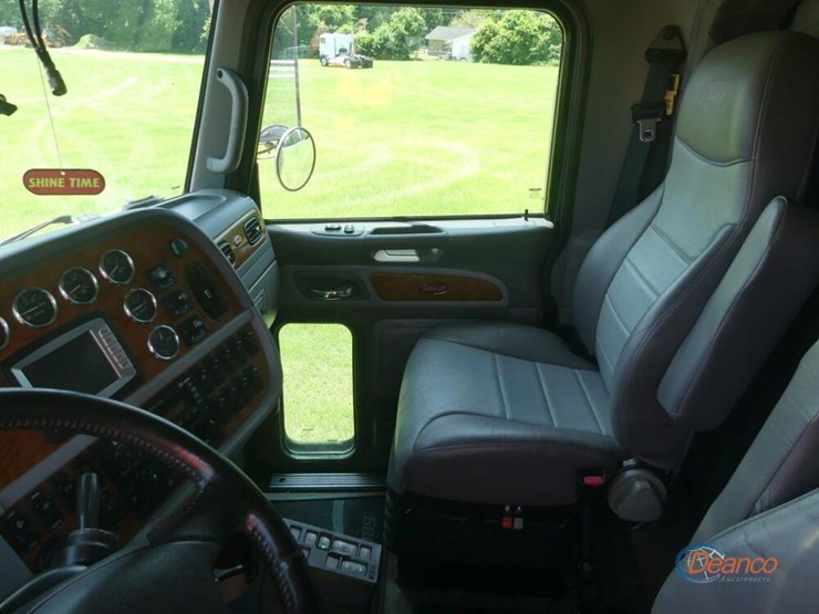 2009-peterbilt-388-image-16