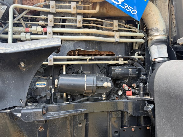 2015-new-holland-t8.350-image-43