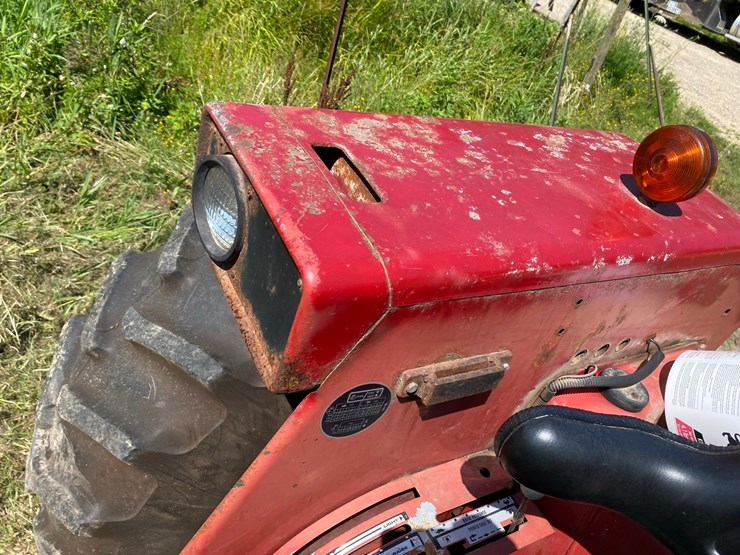 case-ih-695-2-wd-tractor-image-19