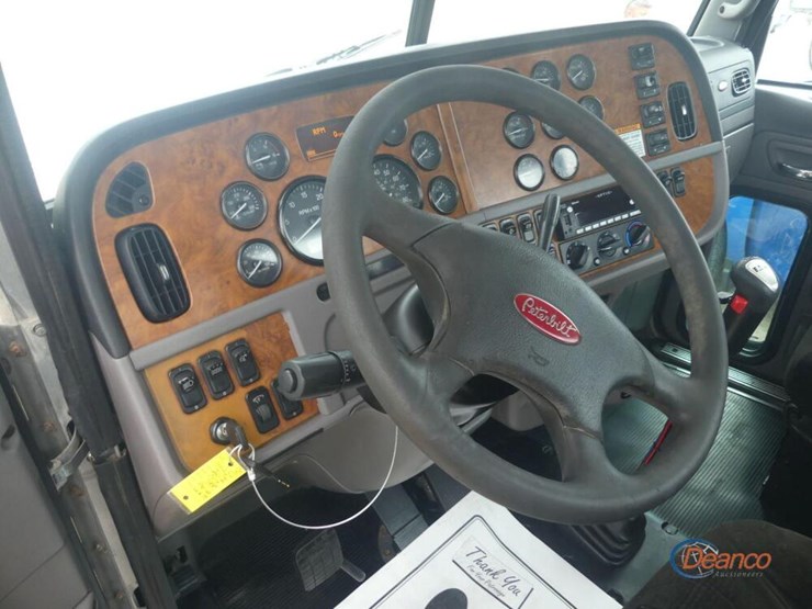 2012-peterbilt-388-image-16