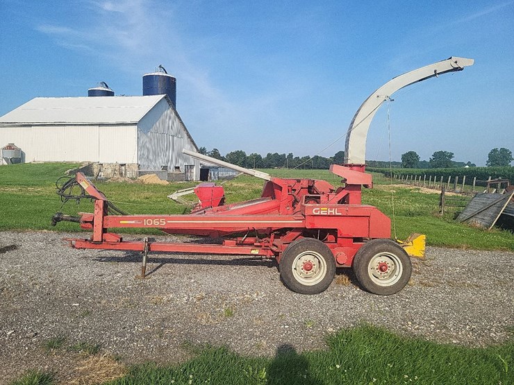 gehl-1065-tandem-axle-forage-chopper-w/2-heads---nice-image-5