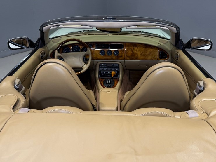 #1516-•-1997-jaguar-xk8-convertible-image-28