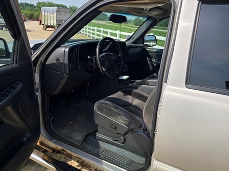 2006-chevrolet-2500-image-17