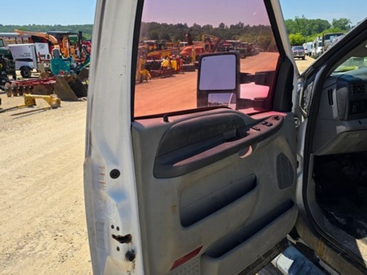 2004-ford-f350-image-16
