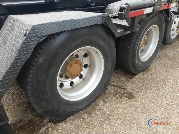 2012-kenworth-t800-image-11