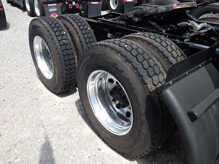 2021-peterbilt-579-image-4