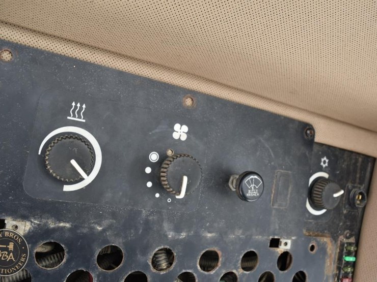 1996-john-deere-5500-image-42