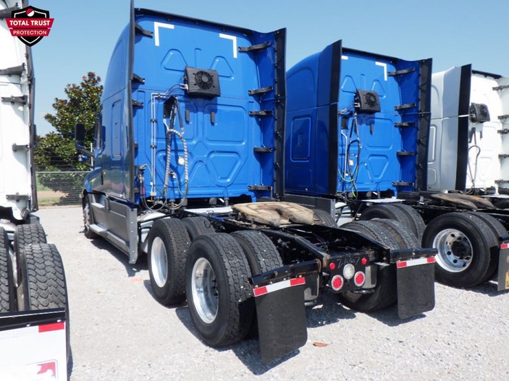 2022-freightliner-cascadia-126-image-12